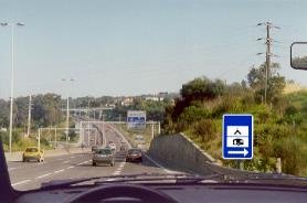 Blue information sign with a caravan pictogram and arrow